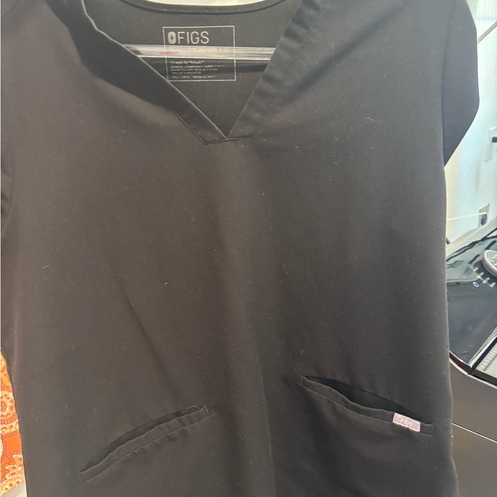 Figs Black Scrub Top